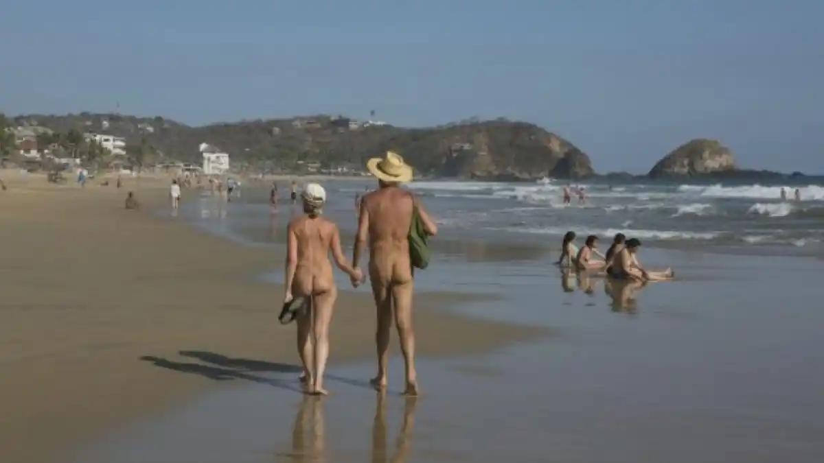 Asesinaron a un turista en una playa nudista por masturbarse mientras miraba a una mujer