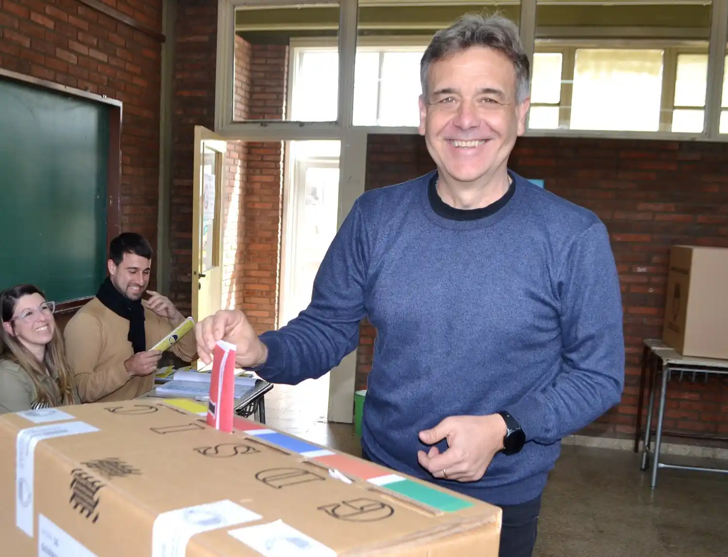 Leonel Maximino votó y agradeció el respaldo de los firmatenses.