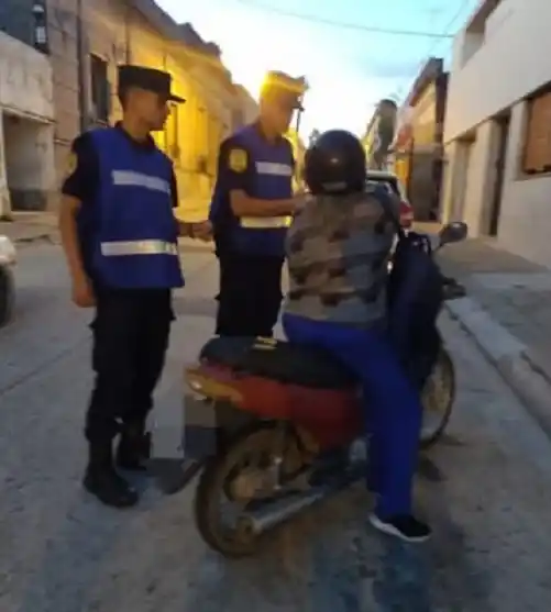Detuvieron a un motociclista en Victoria por intentar evadir un control vehicular