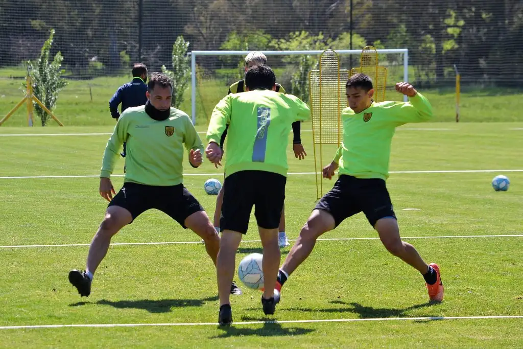 Santamarina entrenó y mañana recibirá a Alvarado