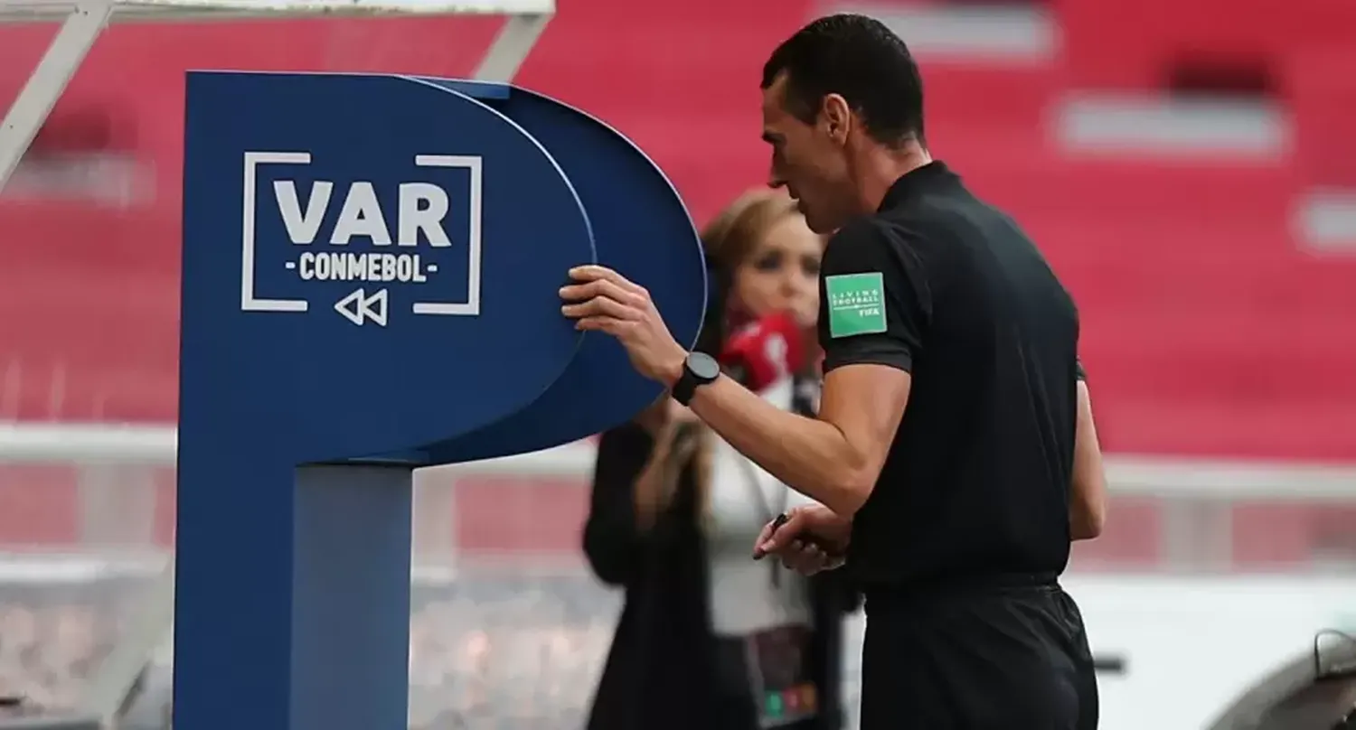 FIFA analiza eliminar el VAR: el sistema que lo podría reemplazar
