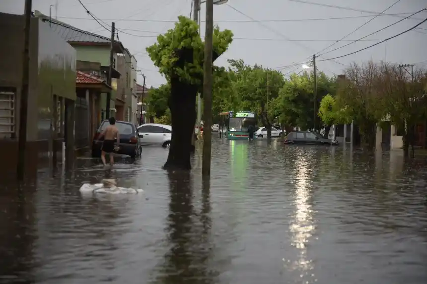 Fuertes lluvias y actividad eléctrica generaron dificultades en el norte bonaerense