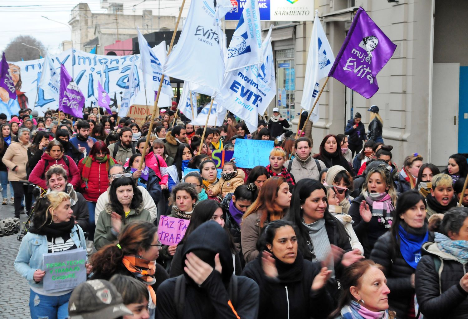 Las calles fueron copadas por movimientos sociales que pidieron por “pan, paz, tierra, techo y trabajo”