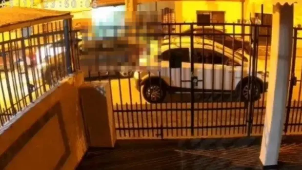 En el impactante video se escuchan gritos y disparos.