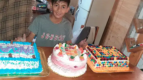 Denuncian que cuenta falsa estafa a nombre de Joaquín, "el niño pastelero"