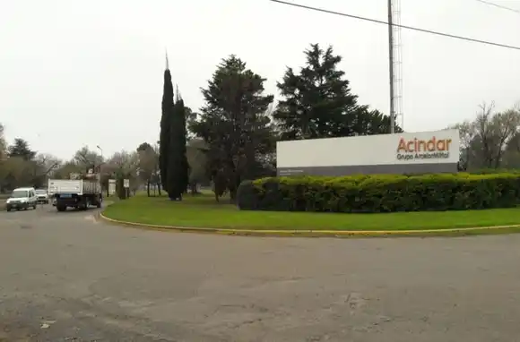 Acindar comunicó que suspenderán a 970 trabajadores de forma escalonada