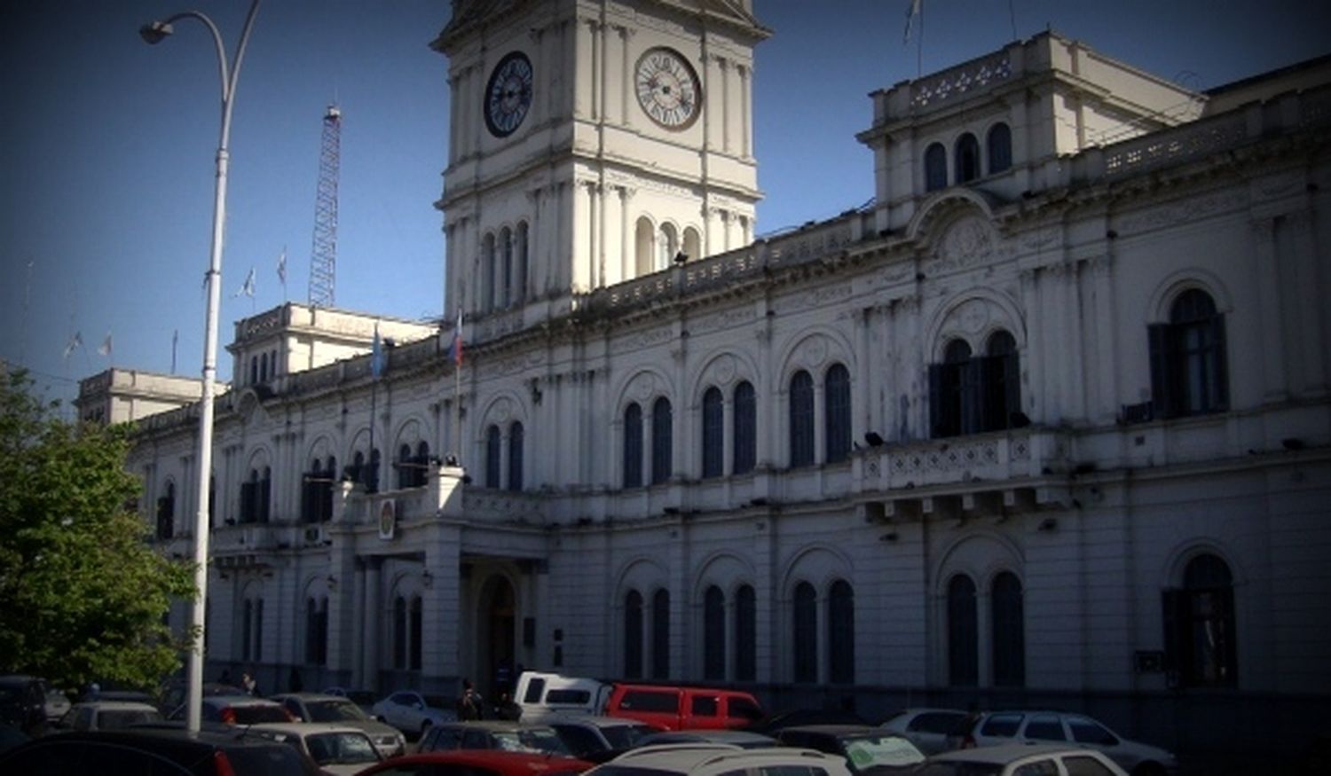Proponen una ley para fijar los salarios de funcionarios