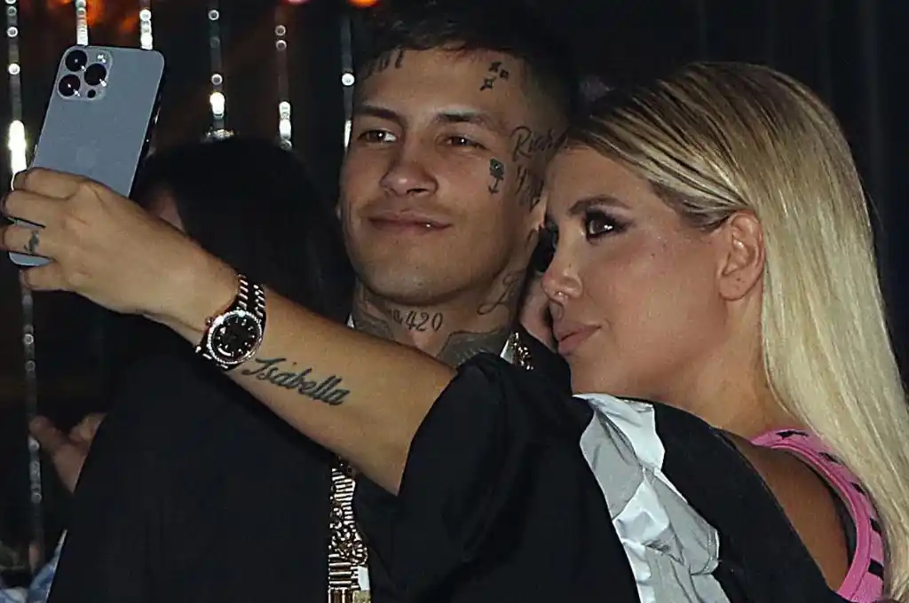 Wanda Nara y L-Gante: abrazados y muy cariñosos en los festejos por el final de “Canta Conmigo Ahora”