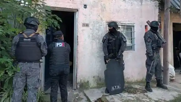 Detuvieron a la pareja de “Pupito” Avalle por los ataques a los frigoríficos en Rosario