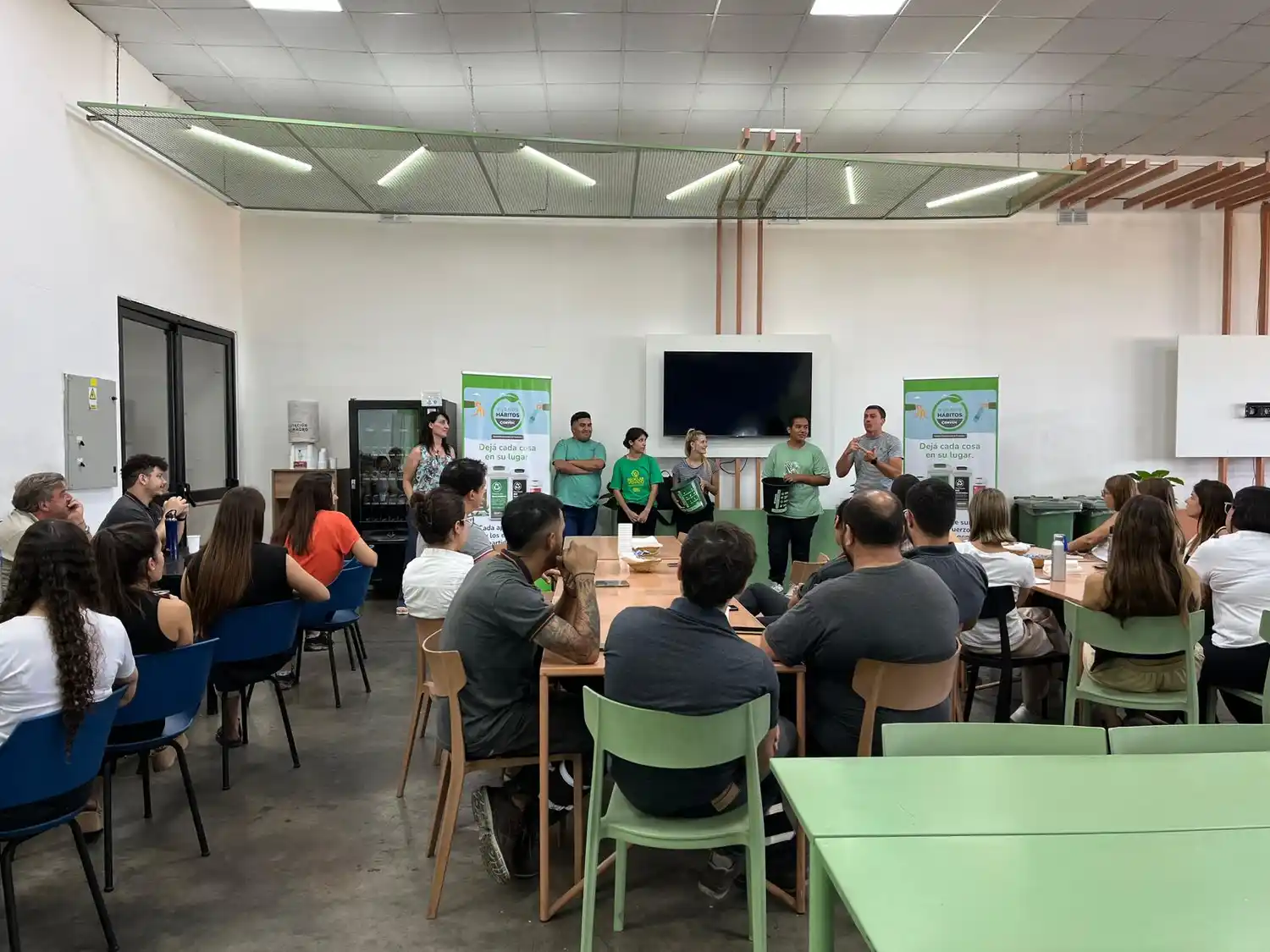 Una de las tantas capacitaciones que se dieron para concientizar a los vecinos.