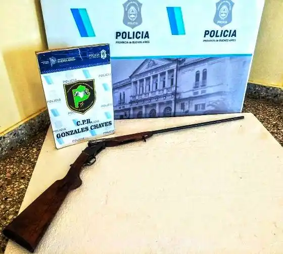 Recuperan un arma robada
en una casa de campo