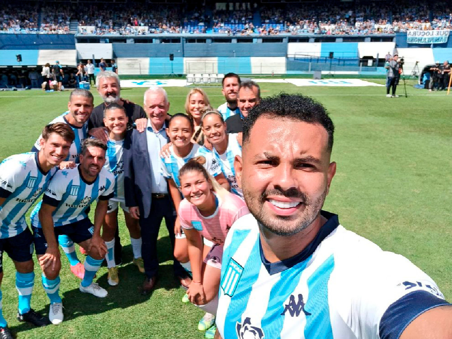 Racing presentó a los refuerzos y realizó un entrenamiento mixto