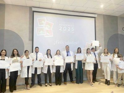 El HAC celebró el ingreso de 27 nuevos 
residentes y la graduación de 13 profesionales