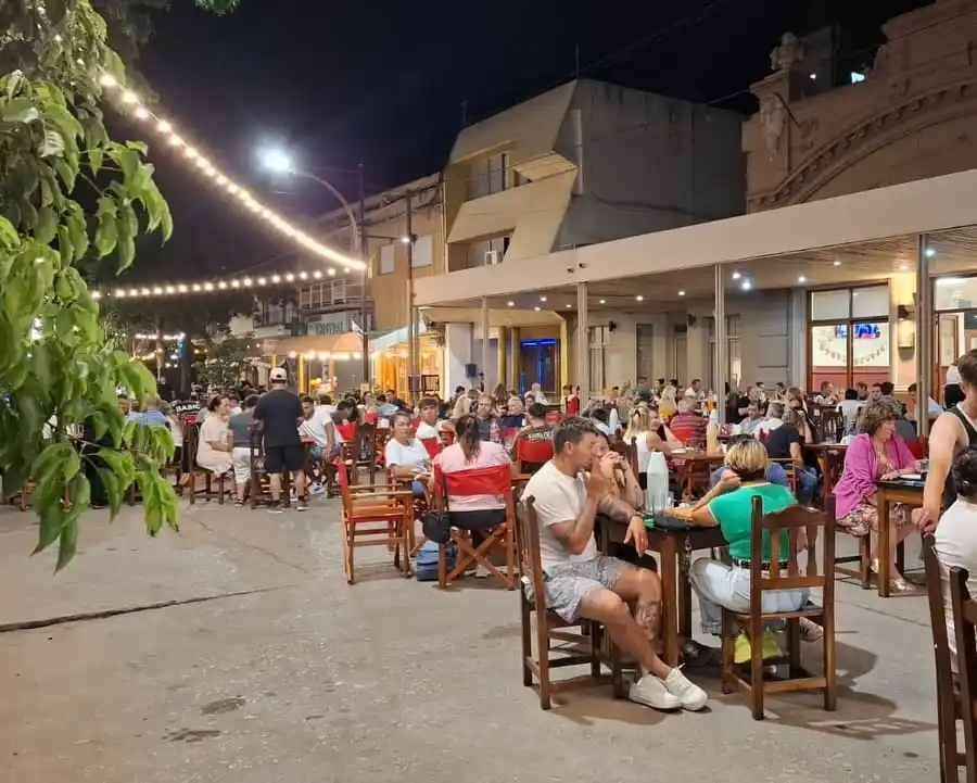 Lo vecinos disfrutaron de una velada bajo las estrellas renovando el espíritu navideño. Foto: Gentileza.