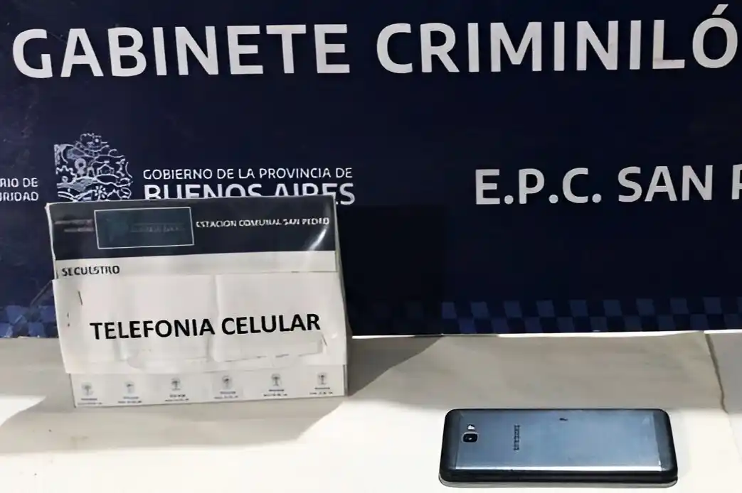 El celular secuestrado en el allanamiento.