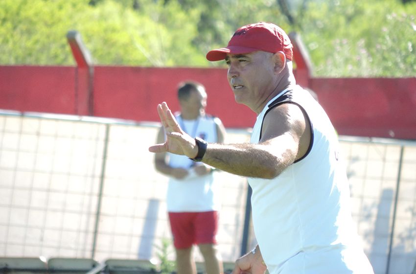 Le pidieron la renuncia a Llop, pero él quiere un partido más