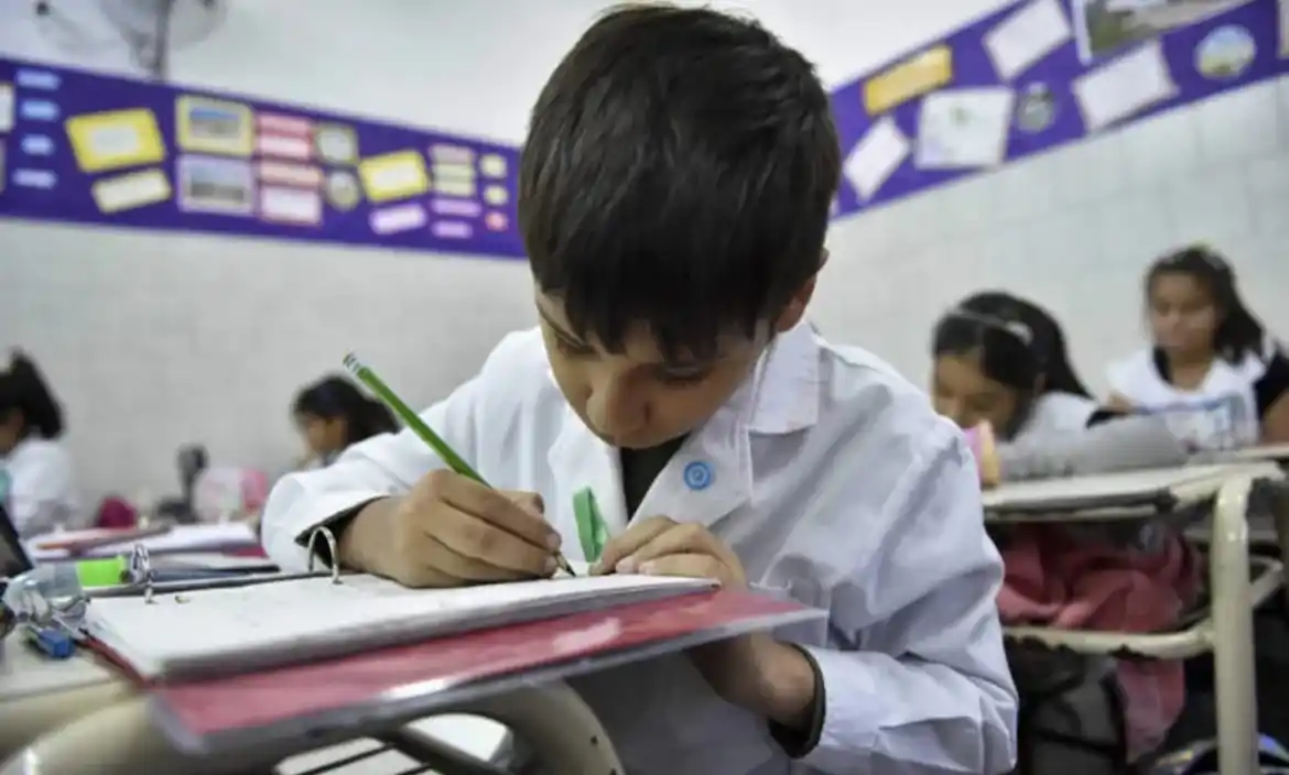 Sólo 1 de cada 10 alumnos termina la secundaria en tiempo y forma