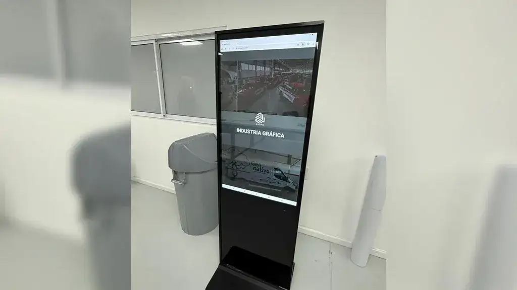Tótems digitales: Beta Gráfica impulsa innovación publicitaria y comunicación empresarial