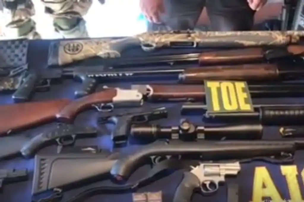 Tres policías y tres civiles detenidos por venta de armas y municiones