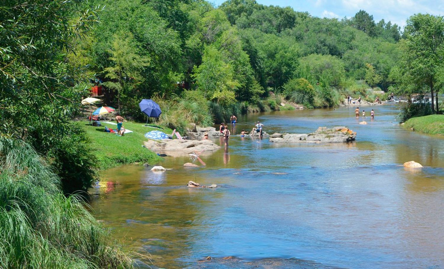 Uno de los típicos espacios naturales de Villa Ciudad Parque, provincia de Córdoba 