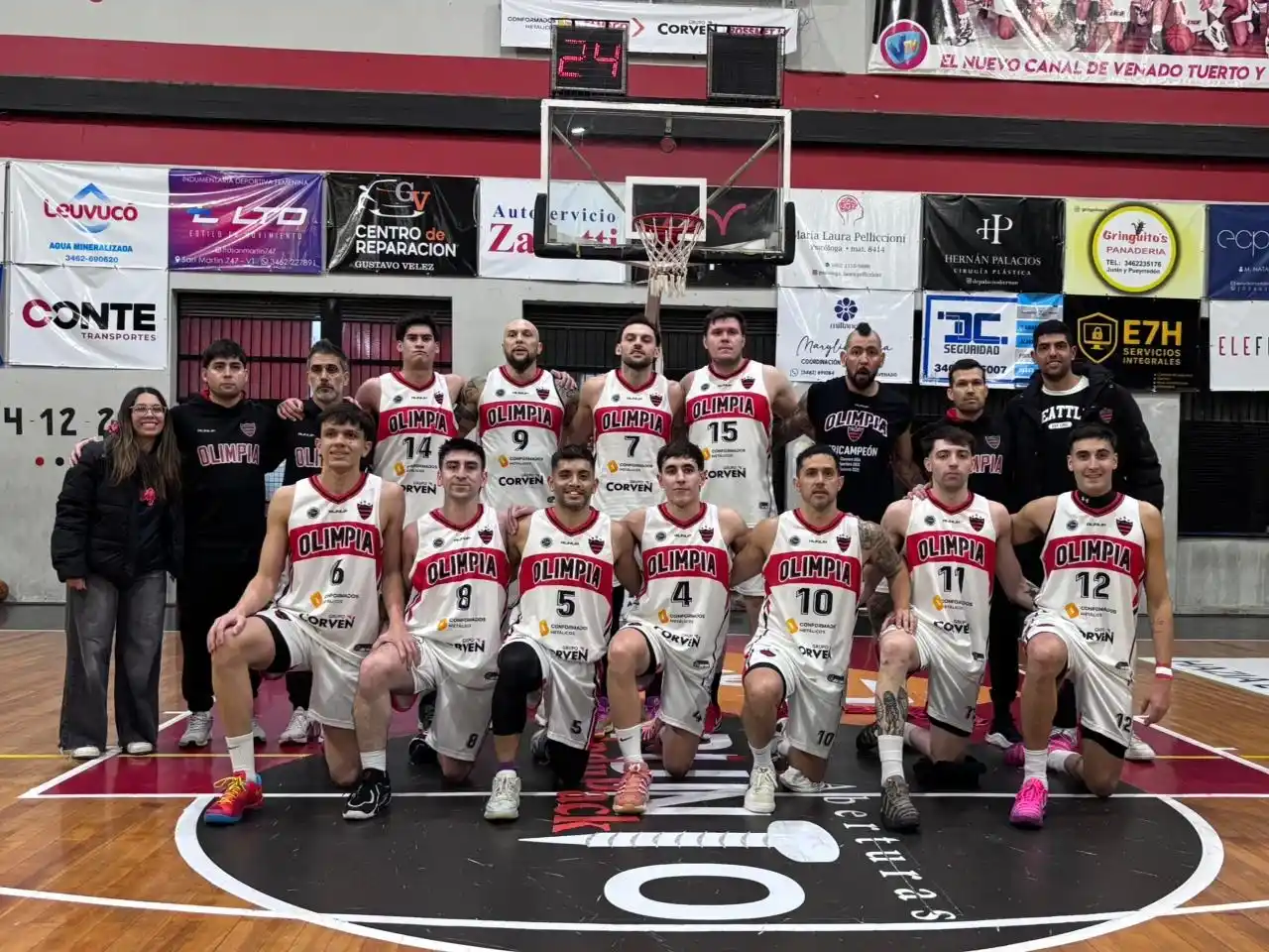 El Rojo de barrio San Martín se quedó con el clásico, estiró su invicto y puso un pie en semifinales. Foto: Fabián Gallego.