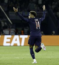 Aston Villa y “Dibu” Martínez salieron mal parados de París
