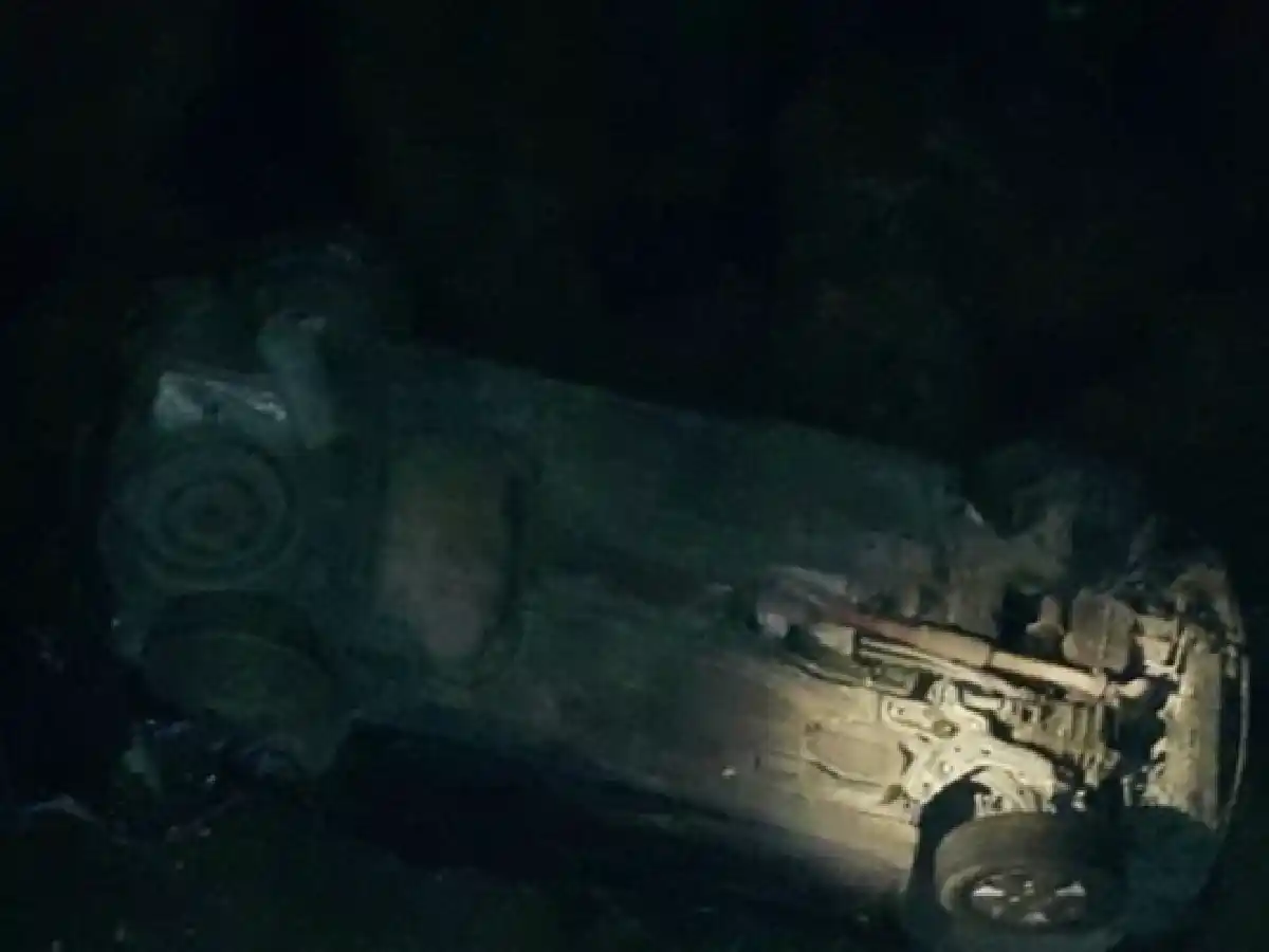 Hacían el amor en el auto y se cayeron desde un acantilado