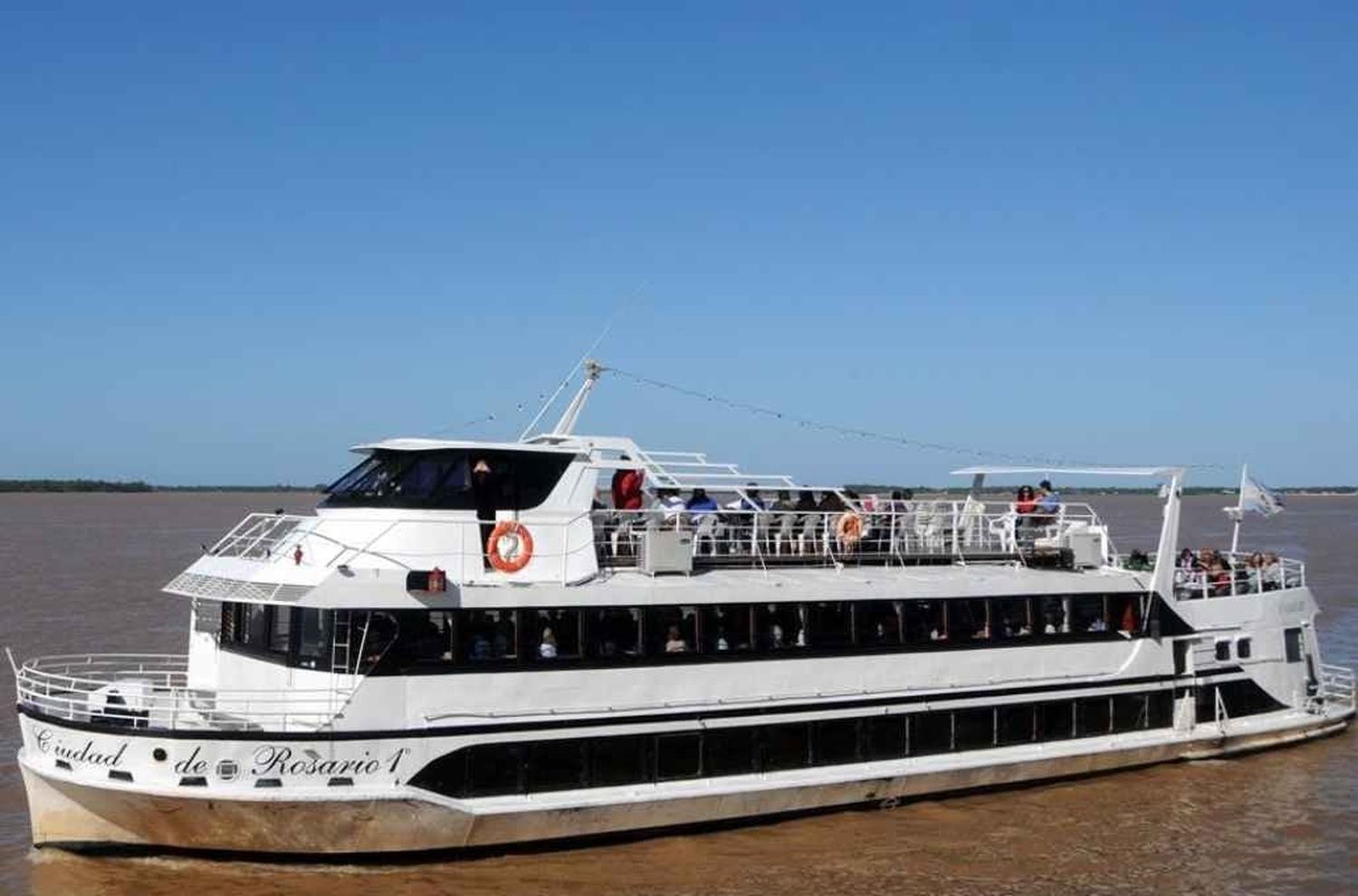 Tras más de tres años sin operar, qué pasa con el barco turístico Ciudad de Rosario