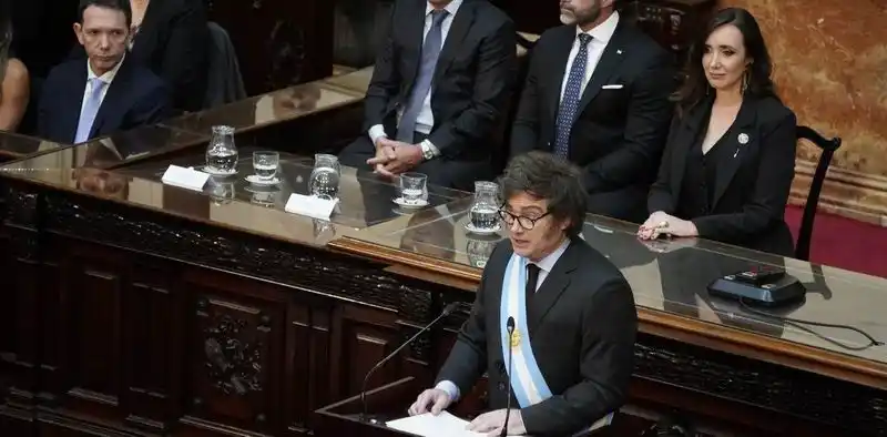 Milei presentó un presupuesto con déficit 
cero y con fuertes críticas a la oposición