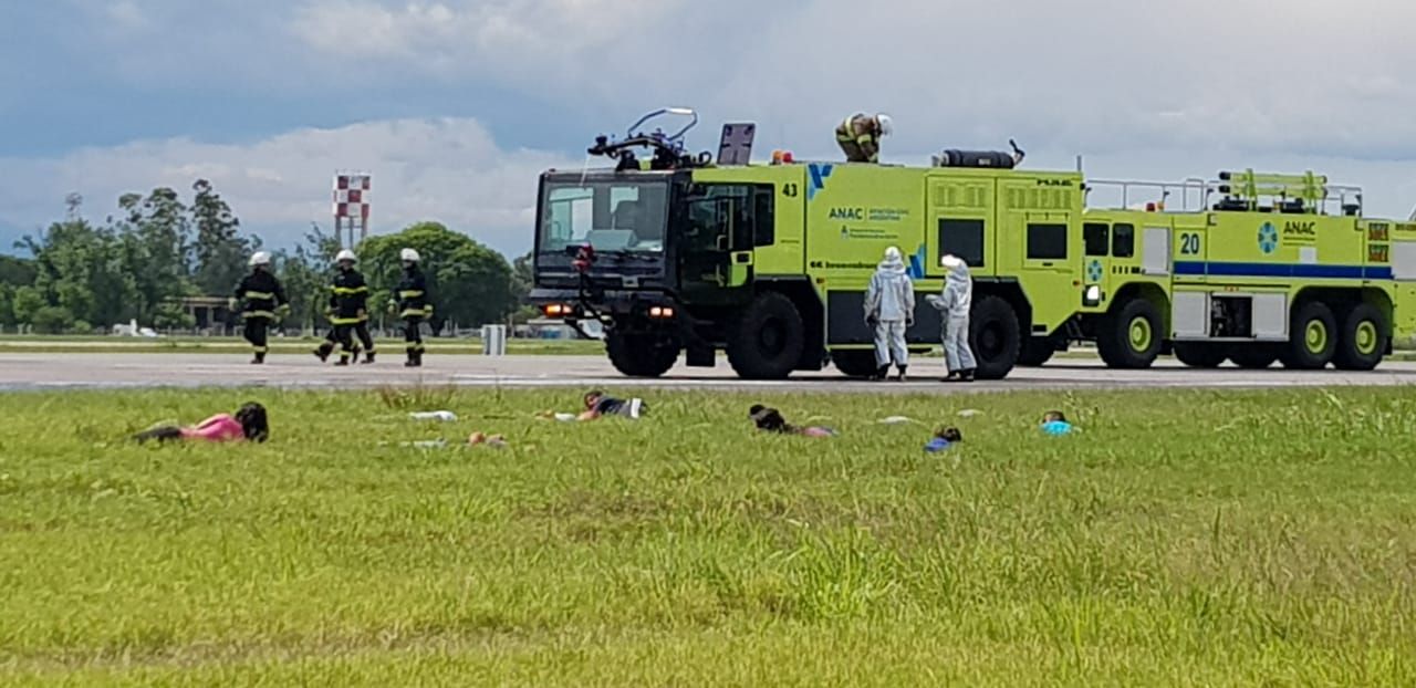La ANAC realizó un simulacro de accidente aéreo en el aeropuerto de Tucumán