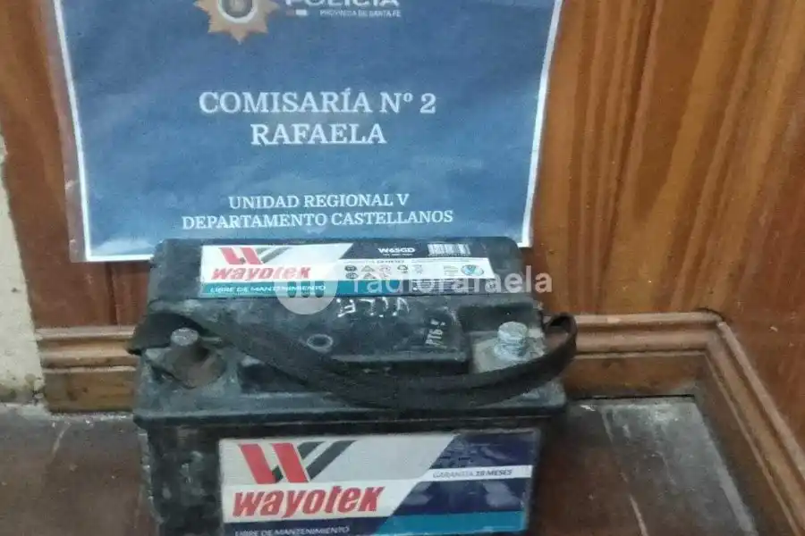 Vecina encontró en su domicilio, una batería que había sido abandonada minutos antes por desconocidos