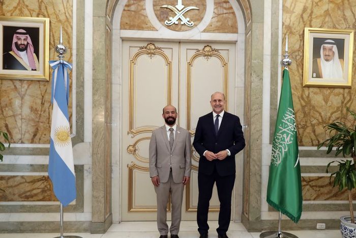 Perotti con el embajador de Emiratos Árabes