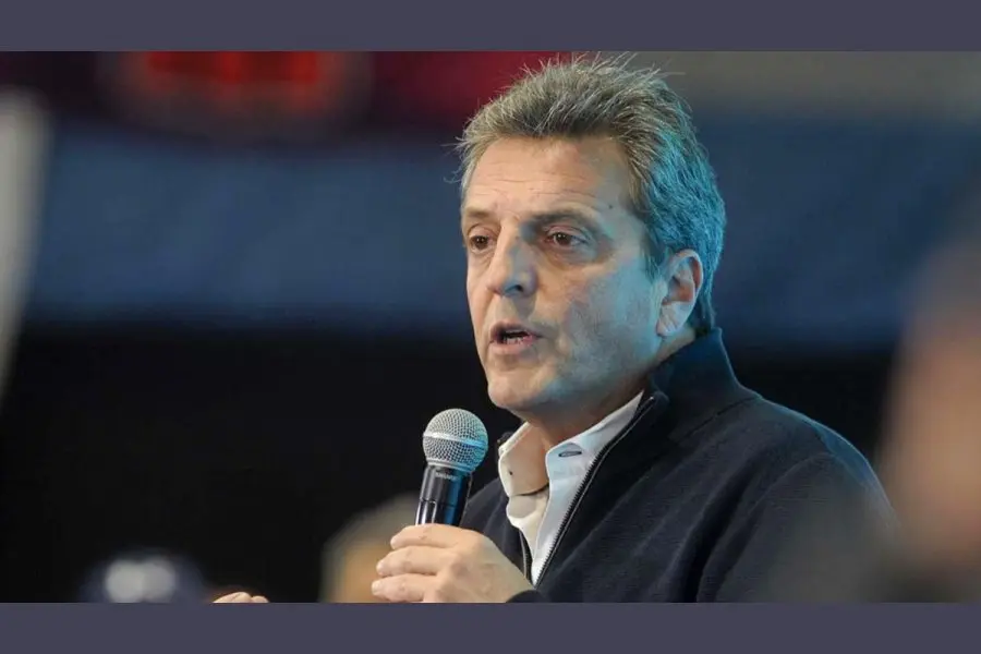 Massa se diferenció de "quienes quieren presidir la Argentina y se fueron en helicóptero"