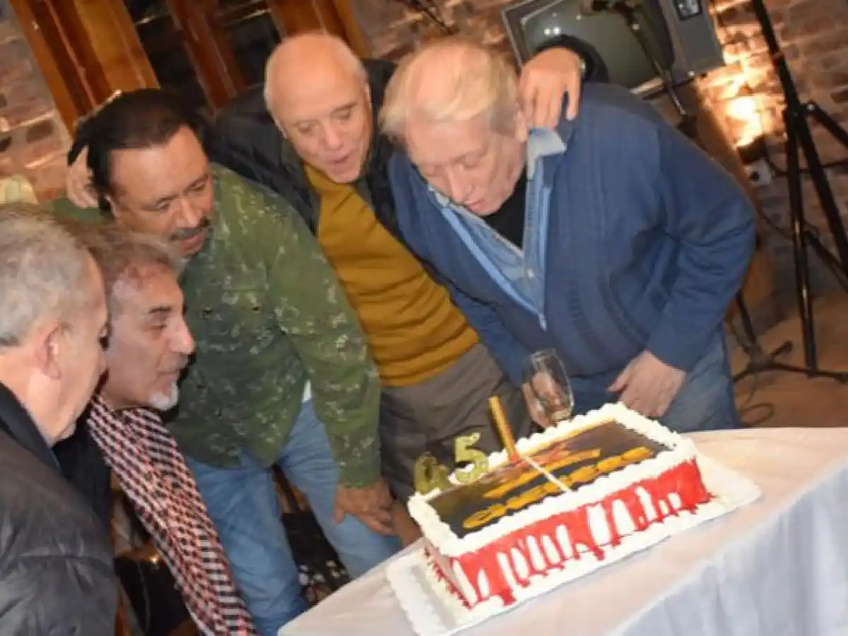 El cuarte está de fiesta: Chebere cumplió 45 años 