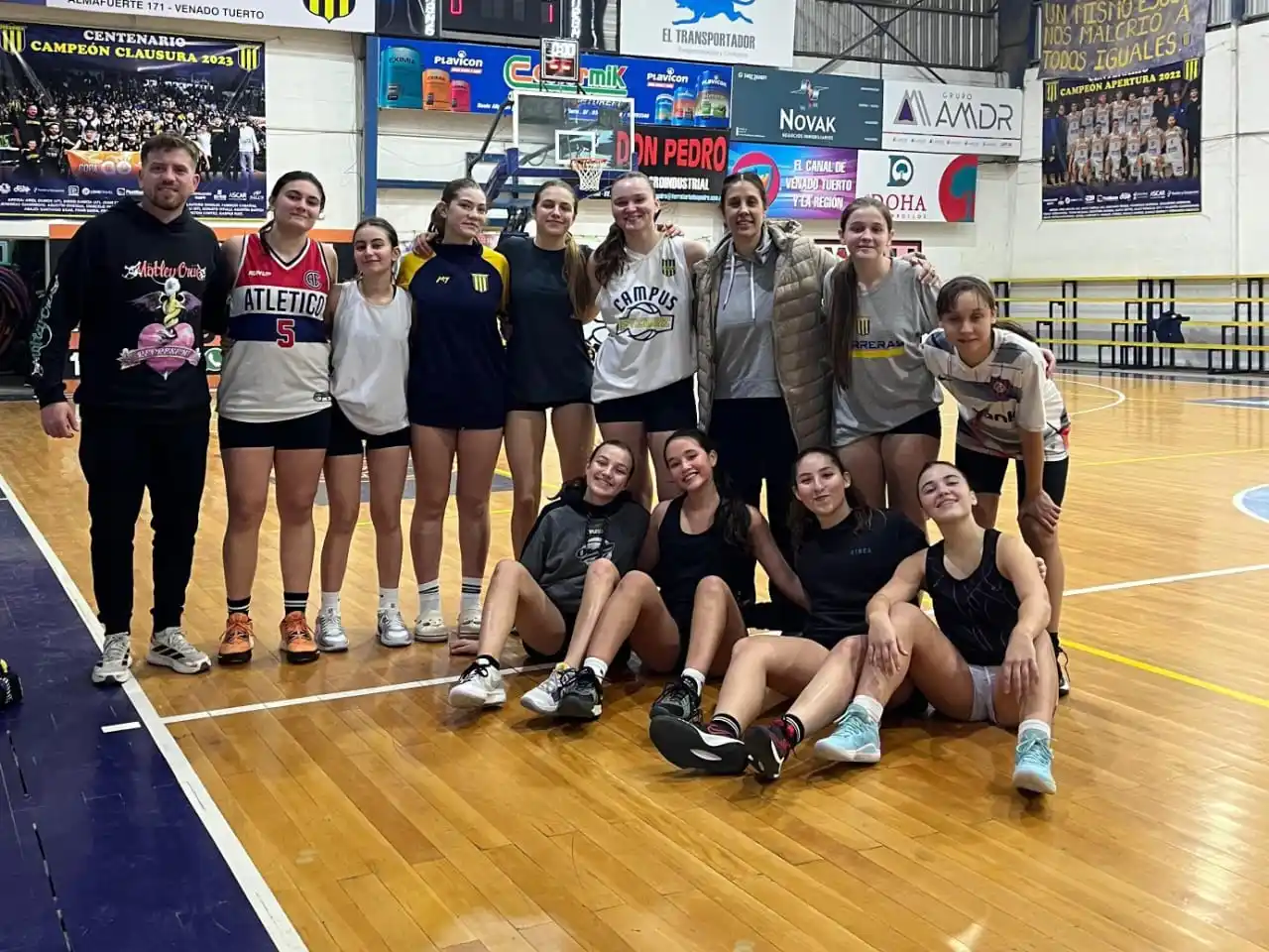 Las chicas se entrenaron en Centenario pensando en el torneo.