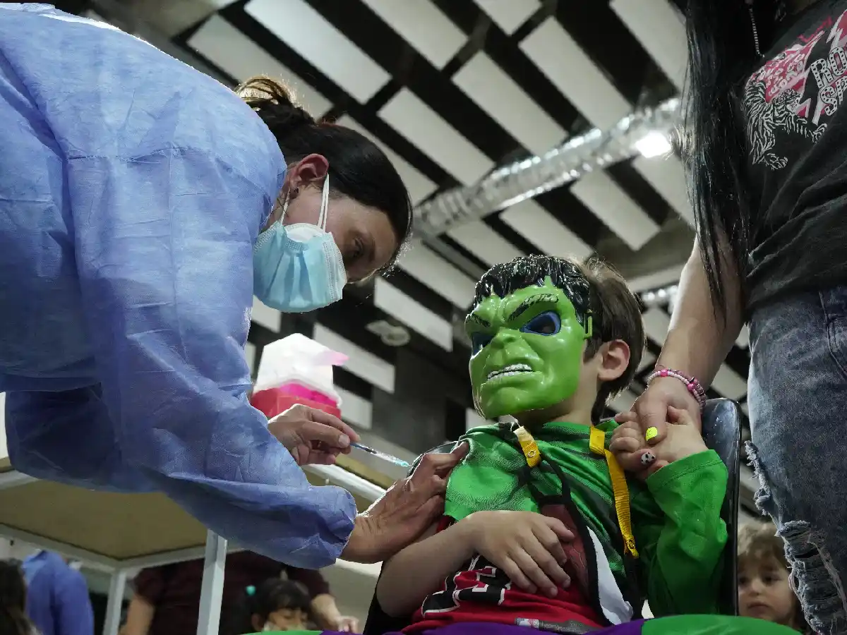 Covid: mañana llegan vacunas para aplicar el refuerzo a niños de 5 a 11 años