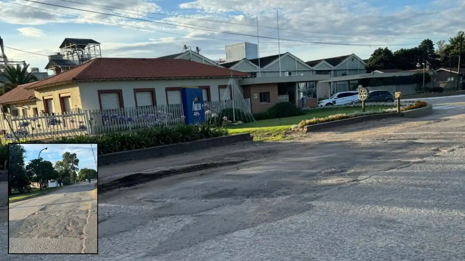 Frente a Arcor, a metros del paso a nivel, pavimento presenta un visible deterioro.