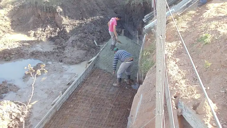 Construyen cabezales en un arroyo de Aldea San Antonio