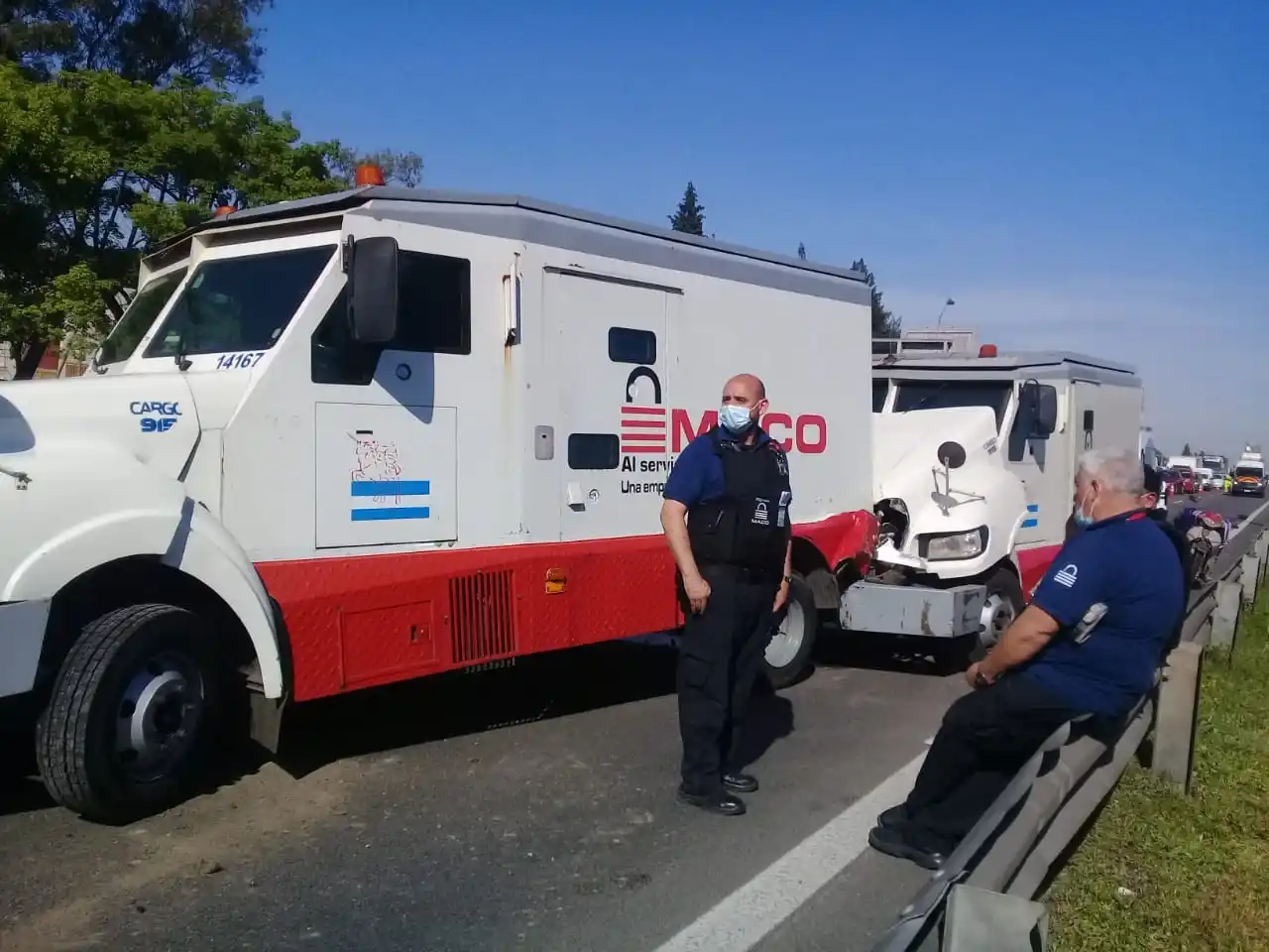 Insólito choque en Morón: Colisionaron dos camiones de caudales de la misma empresa