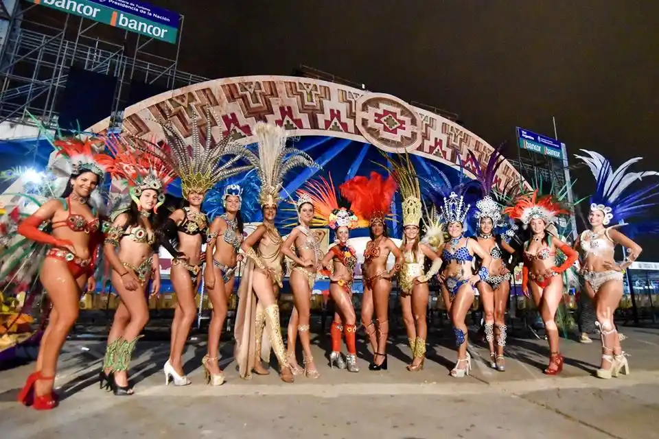 El carnaval victoriense presente en Cosquin