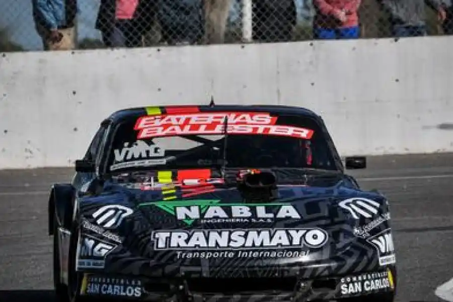 Ian Reutemann ganó en la presentación del Car Show en Rafaela