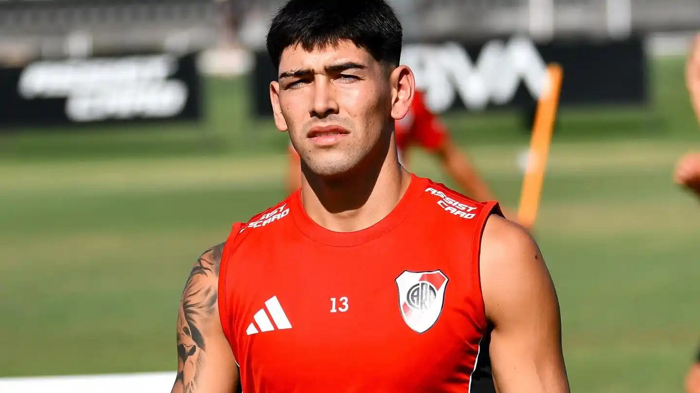 Rivero busca su lugar en la zaga de River.
