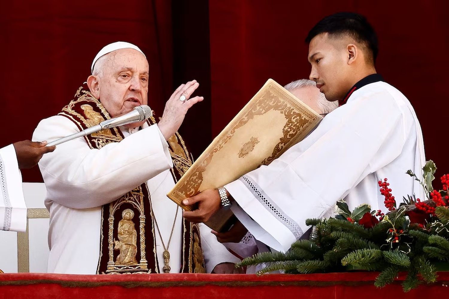 “Que cese el fuego y se liberen los rehenes”: el pedido del Papa Francisco en Navidad por el conflicto de Medio Oriente