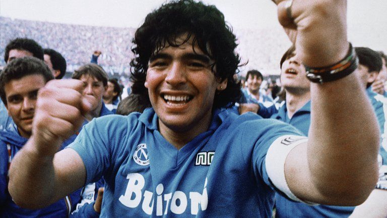 Subastarán el primer auto de Diego Maradona