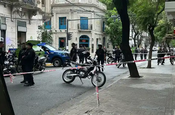 Horror en el microcentro: hallaron restos humanos en contenedores