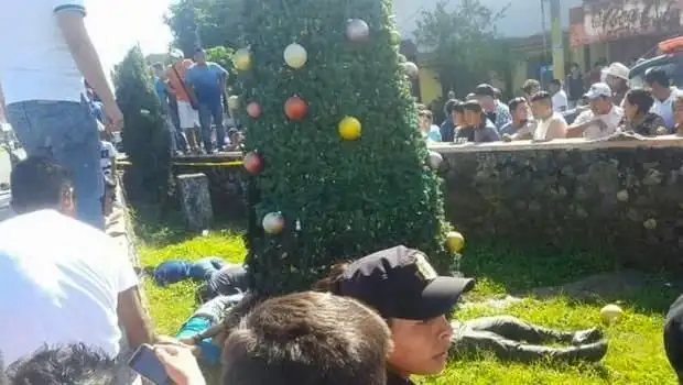 Navidad fatal: cinco jóvenes murieron electrocutados armando el arbolito