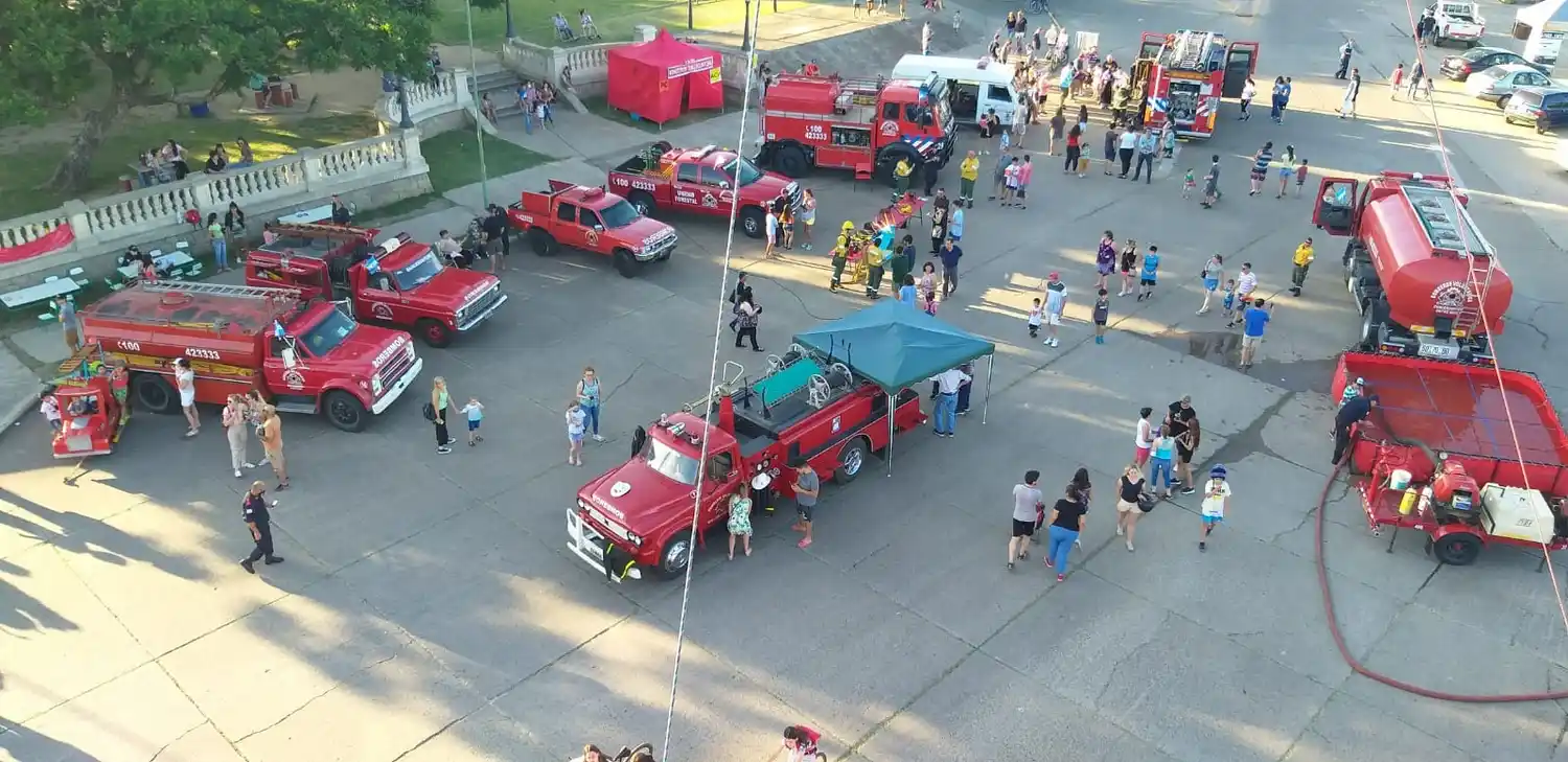 Los Bomberos Voluntarios festejaron su 55 aniversario con una gran fiesta en la Costanera