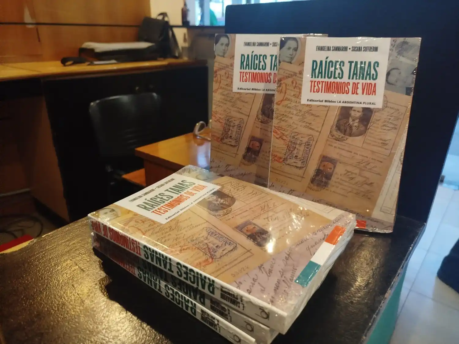 "Raíces Tanas", el libro escrito por Susana Suffredini y Evangelina Sammaroni.