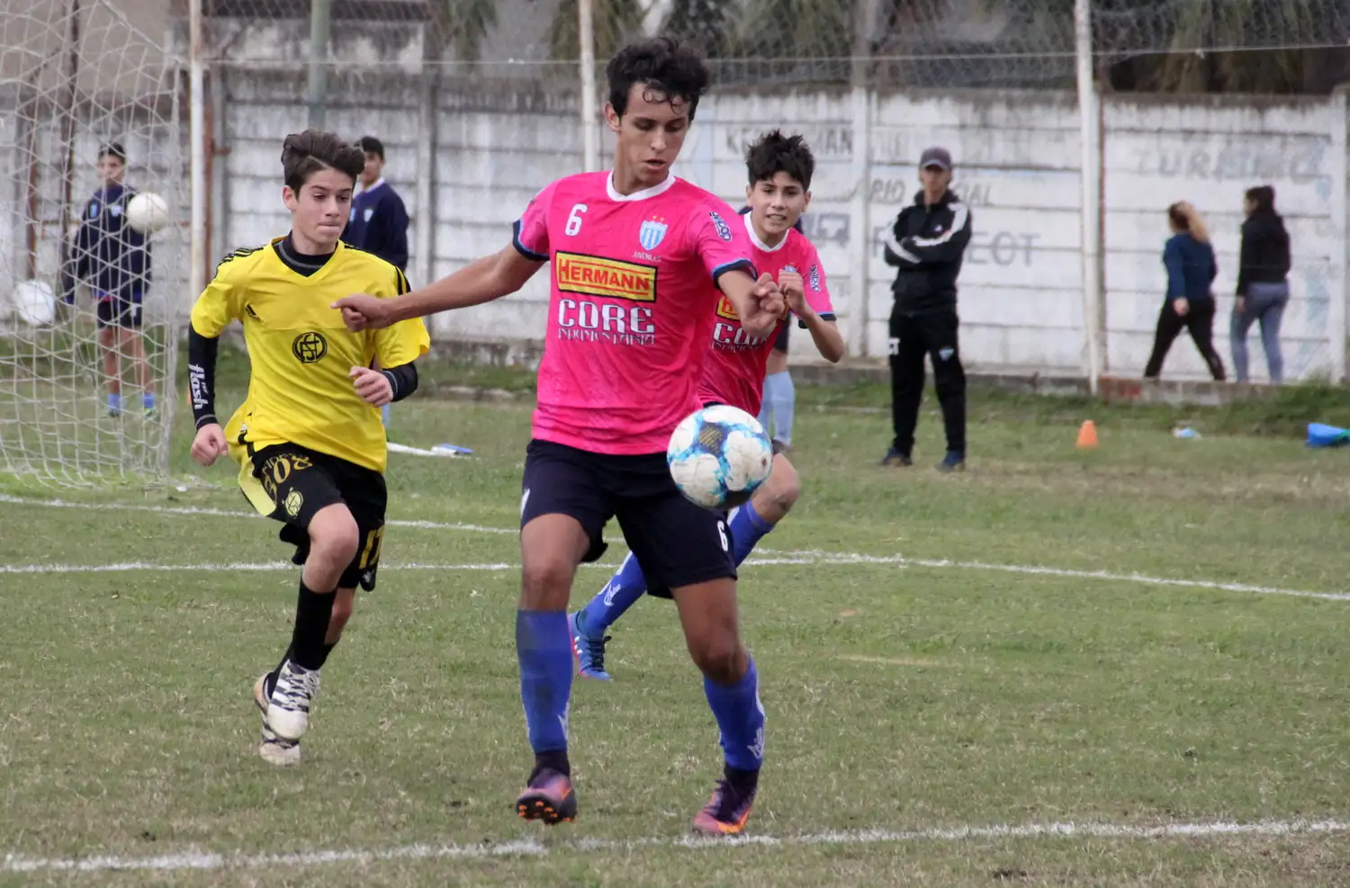 Juveniles AFA: Juventud se quedó con cuatro de los seis cruces ante Flandria