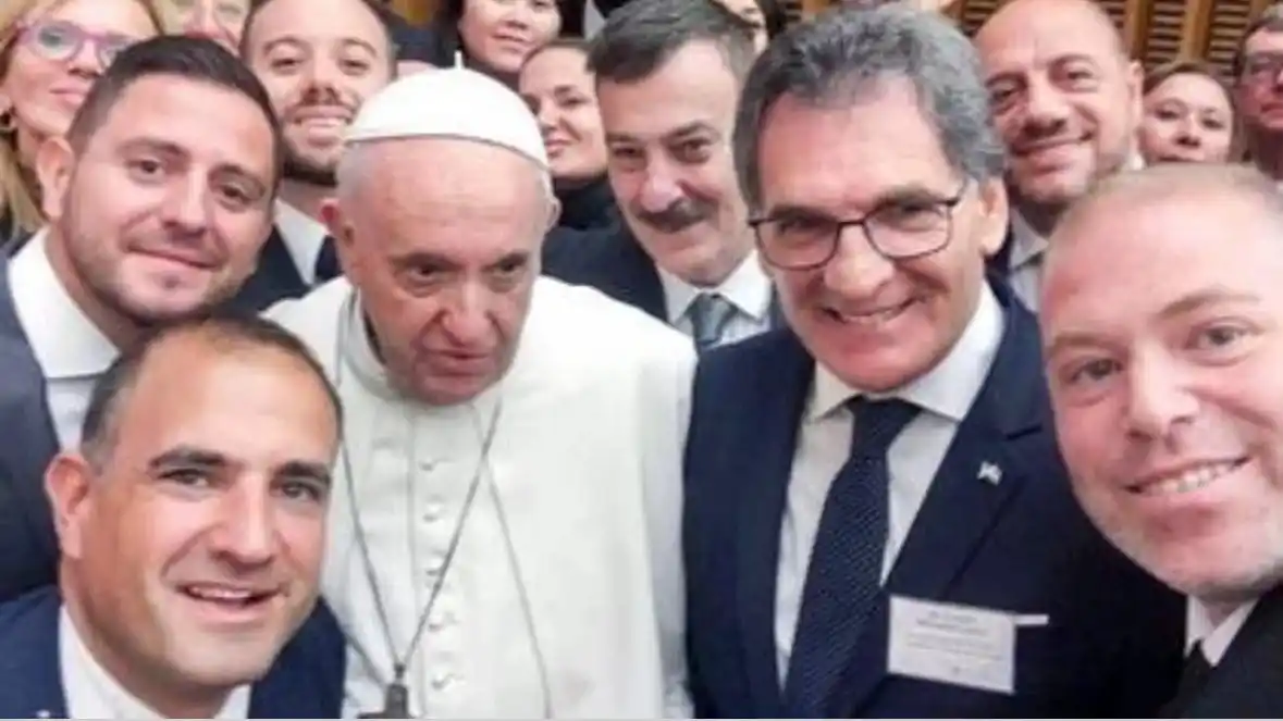 Experiencia con el Papa. Julio Croci (abajo a la izquierda), habló  de sus visitas a Francisco en Roma.
